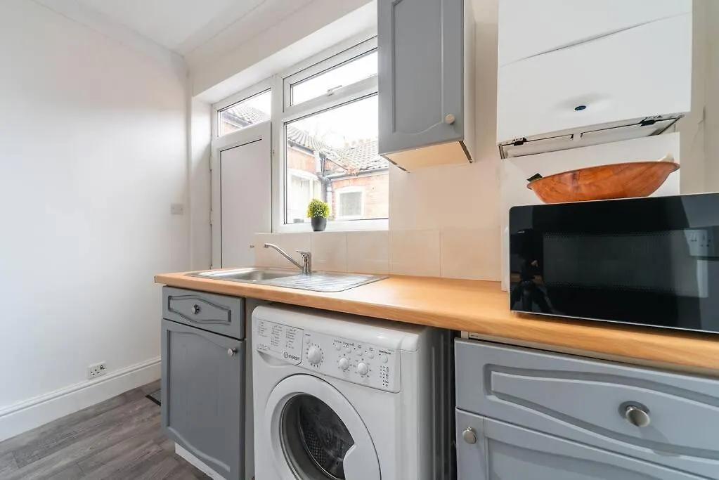 The Miracle Spacious 2 Bedroom 3 Beds Central Hull Kingston upon Hull 0*,